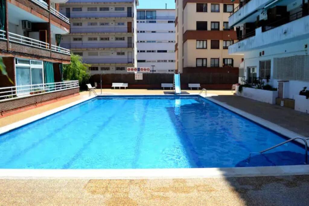 Apartamento Con Piscina A 2 Minutos De La Playa!!! Lloret de Mar Bagian luar foto