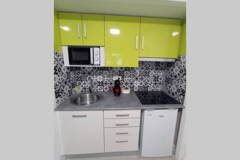 Apartamento Con Piscina A 2 Minutos De La Playa!!! Lloret de Mar Bagian luar foto