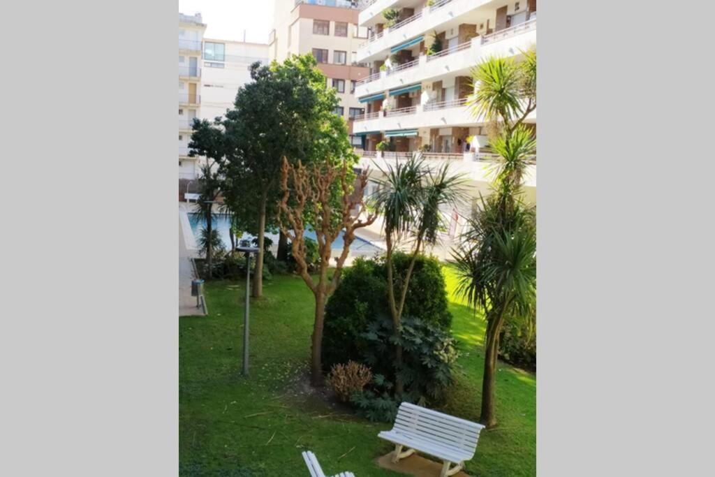 Apartamento Con Piscina A 2 Minutos De La Playa!!! Lloret de Mar Bagian luar foto